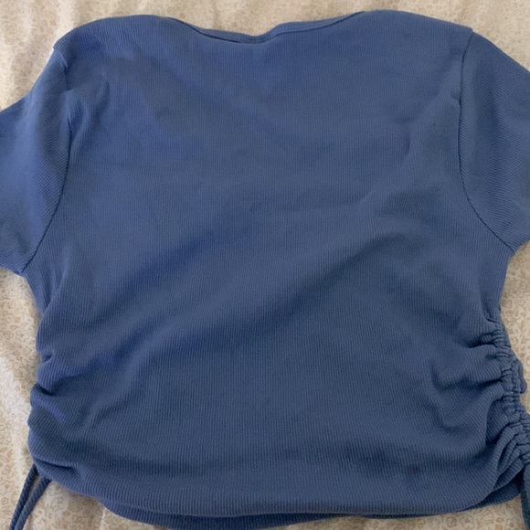 Sky and sparrow: blue cinched sides crop top - Picture 3 of 4